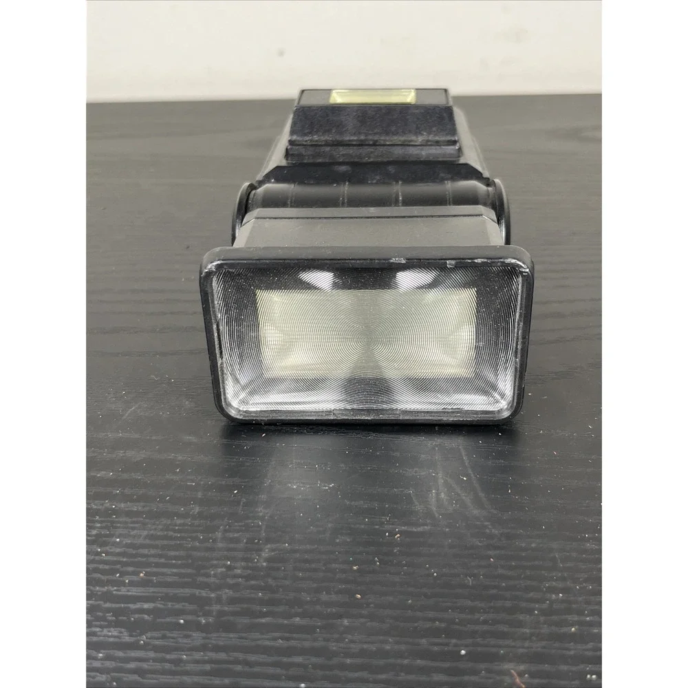 Vintage Crown Auto Zoom TW-3600 Thyristor Camera Flash